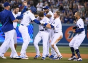 爱游戏娱乐-法国队翻盘印尼队，黄鸭组合惊艳四座