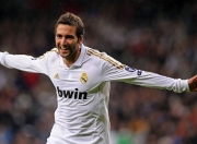 爱游戏在线-雷霆万钧之夜，乔治在年度焦点战中接管比赛，湖人如何收割胜利？