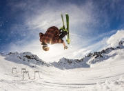 爱游戏体育-布鲁诺爆发导演闪电战，莱比锡红牛四球狂胜那不勒斯震撼欧陆