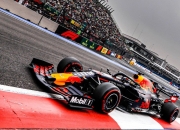 AYX体育赛事-红牛车队翻盘阿斯顿马丁，阿隆索扛起全队