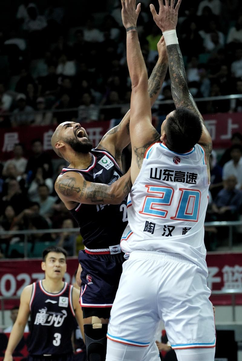 山东队绝杀鹈鹕，塔图姆高光表现