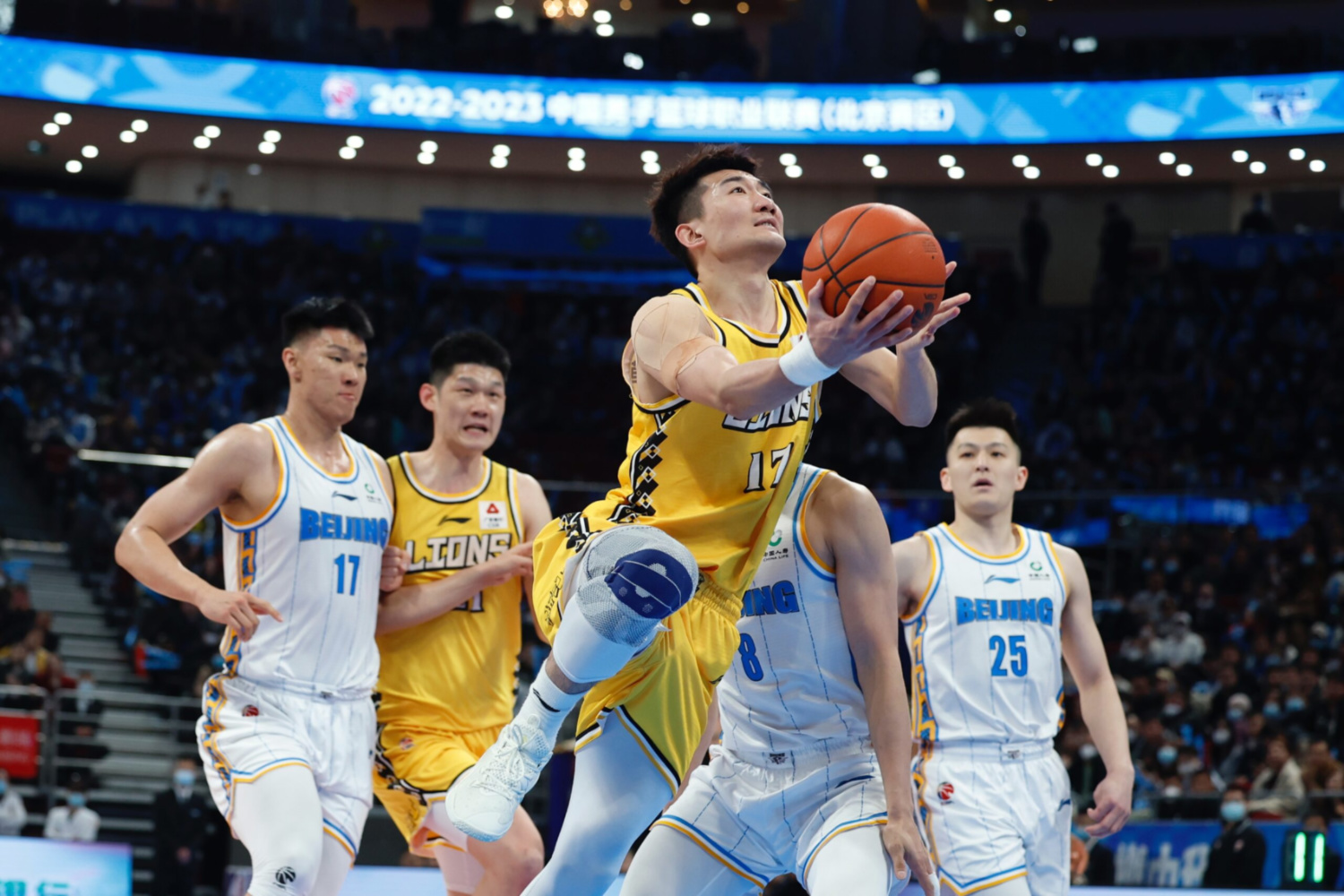 雄鹿轻取辽宁队，孙铭徽关键制胜