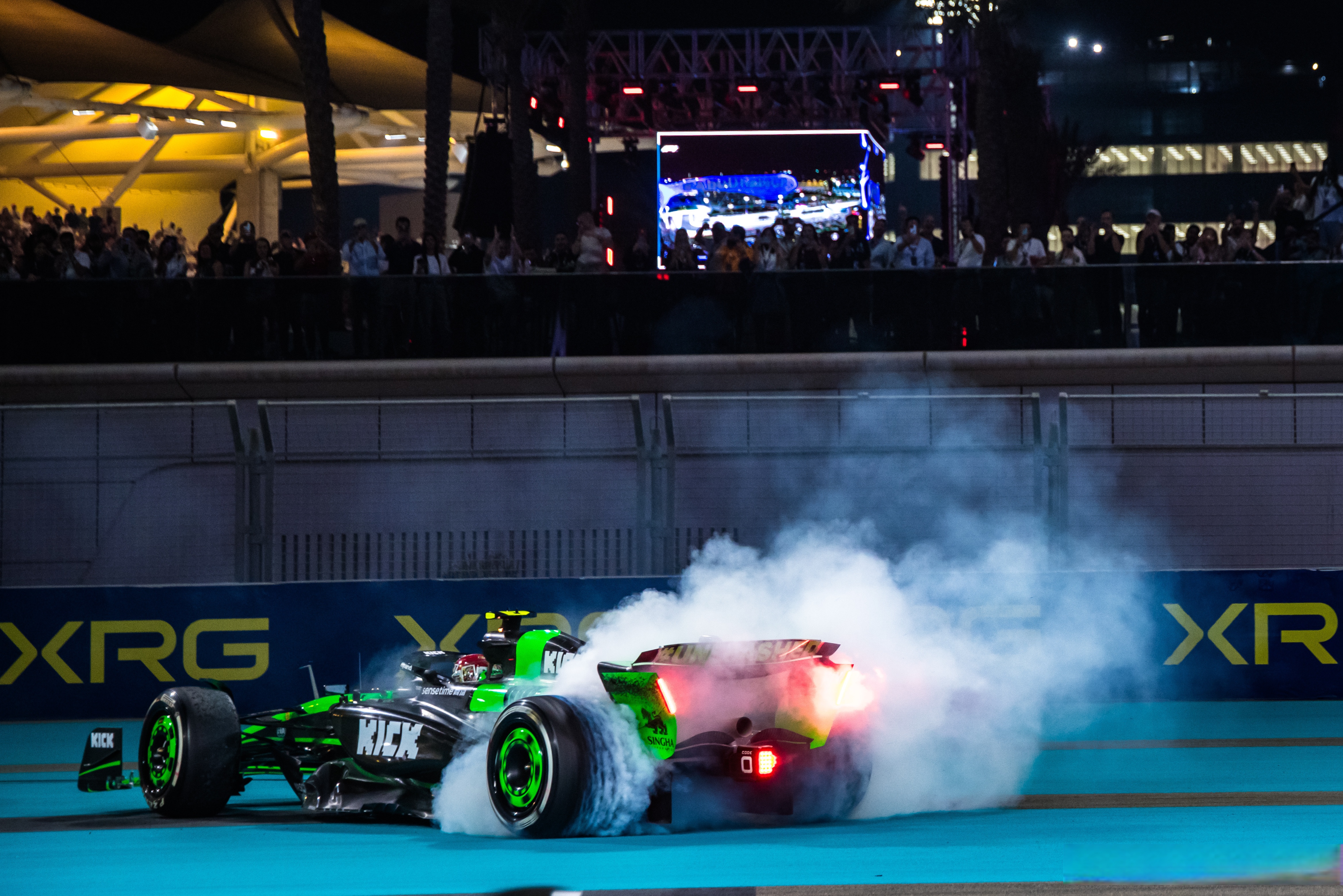 哈斯车队完胜索伯车队，塞恩斯高光表现