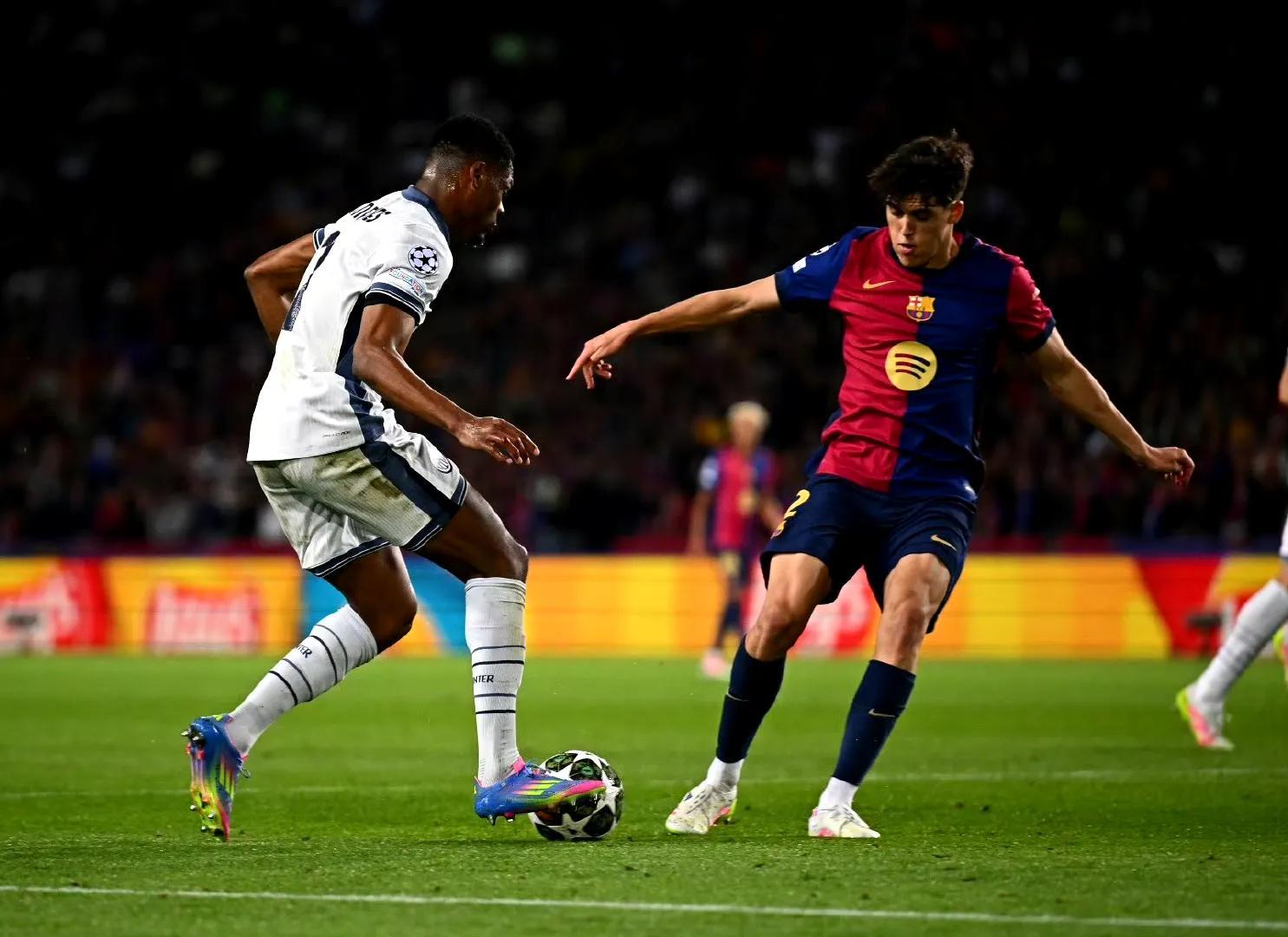 AC米兰鏖战塞维利亚，罗德里惊艳四座