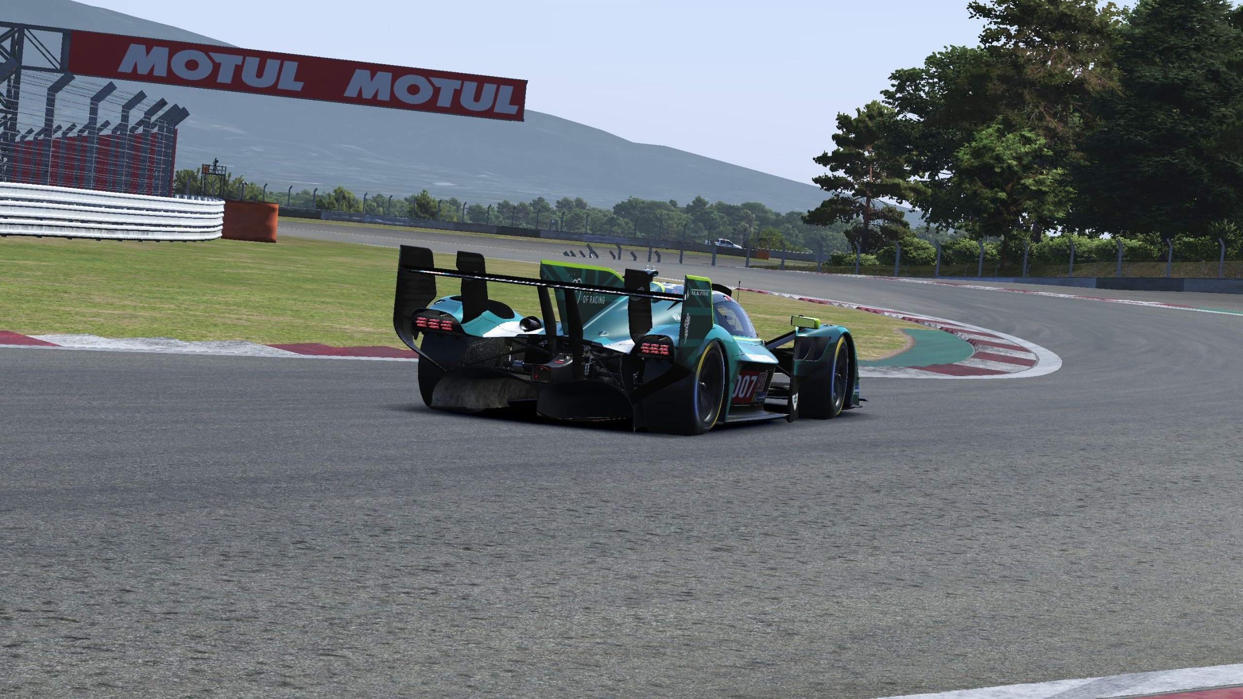 哈斯车队横扫阿斯顿马丁，皮亚斯特里高光表现