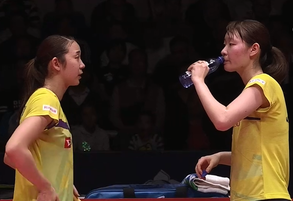 日本队完胜中国队,黄鸭组合统治全场 日本队完胜中国队,黄鸭组合统治全场