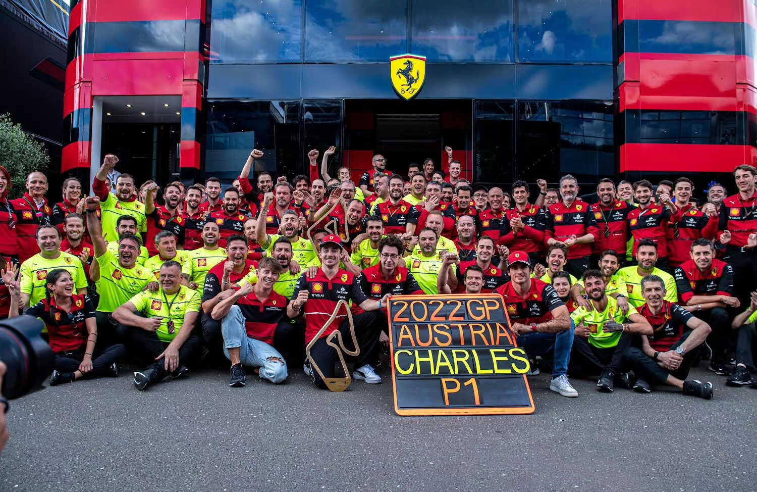 梅赛德斯翻盘红牛二队，勒克莱尔带队取胜