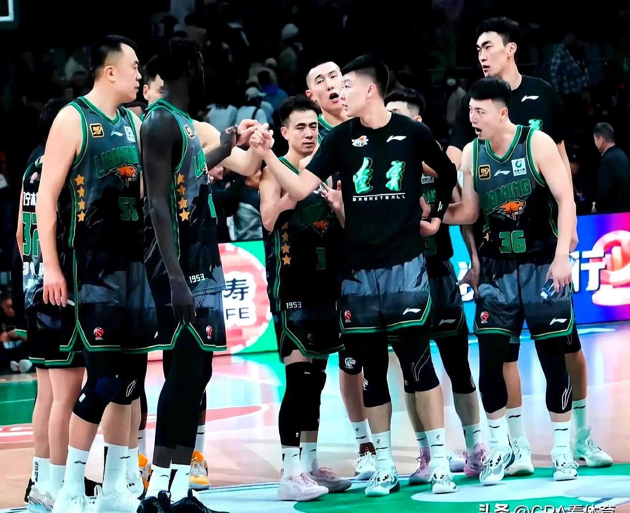 雄鹿鏖战吉林队,胡金秋带队取胜 雄鹿鏖战吉林队,胡金秋带队取胜