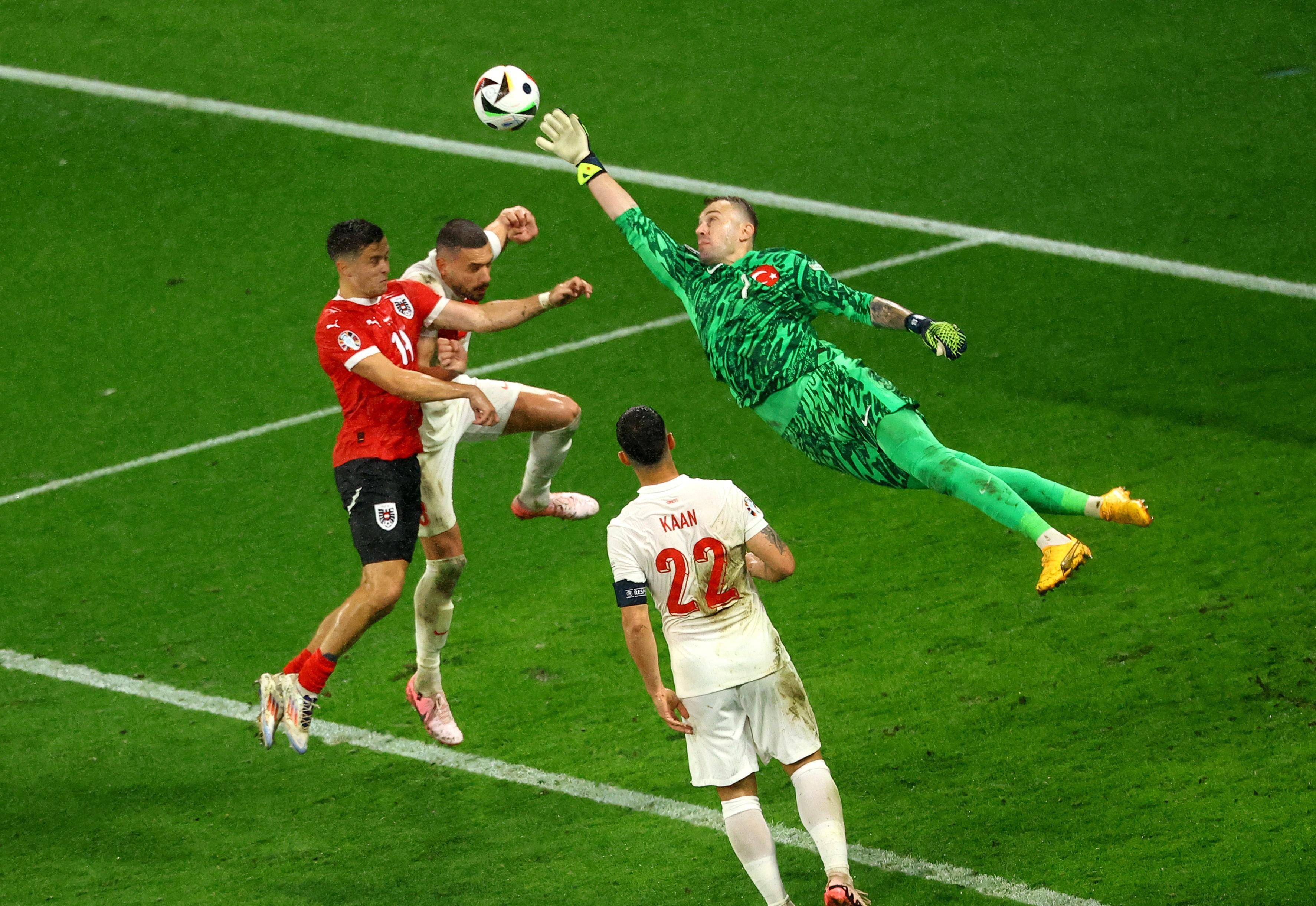 欧洲联赛再度激烈,球队展现出色表现 欧洲联赛再度激烈,球队展现出色表现