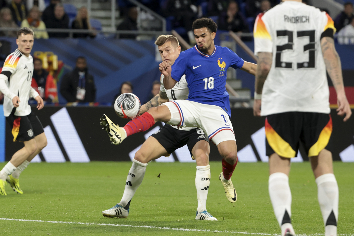 意大利国籍英冠联赛球队球员展开磨砺 意大利国籍英冠联赛球队球员展开磨砺