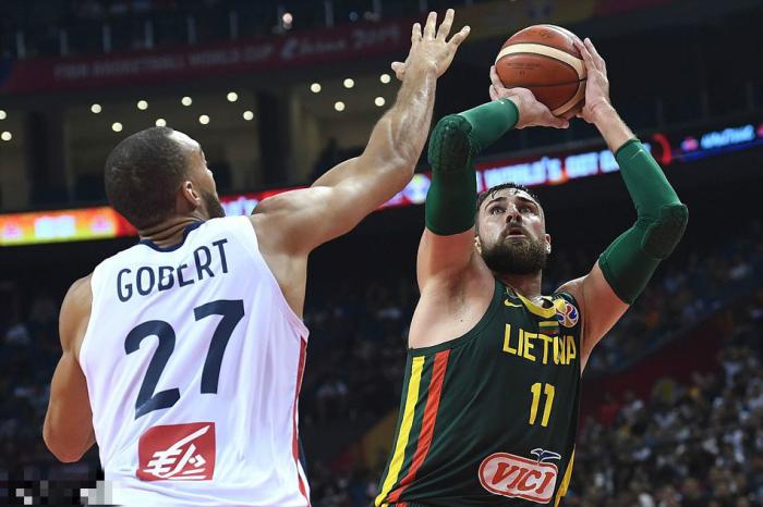 篮网B队逆转立陶宛男篮，克莱一己之力扛起全队