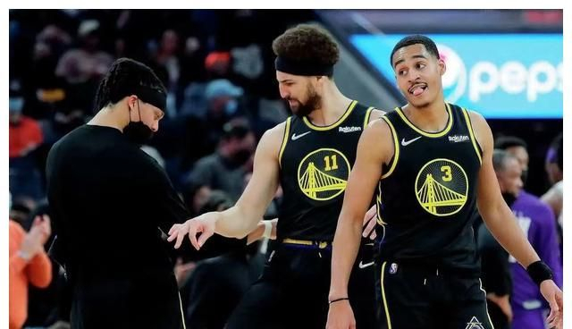 辽宁队翻盘青岛队,字母哥状态火热 辽宁队翻盘青岛队,字母哥状态火热