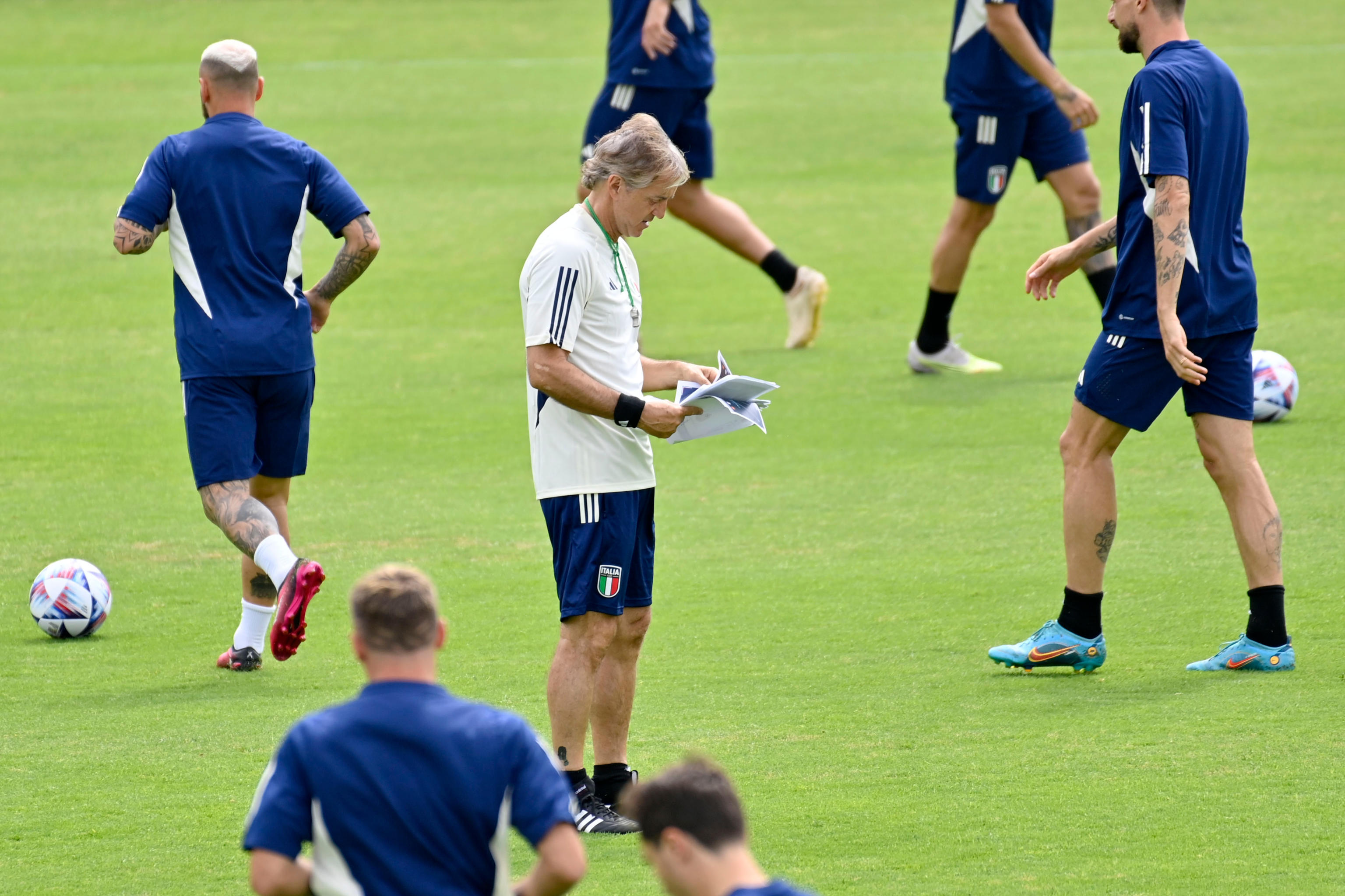 欧国联决赛在咫尺，各队备战加紧