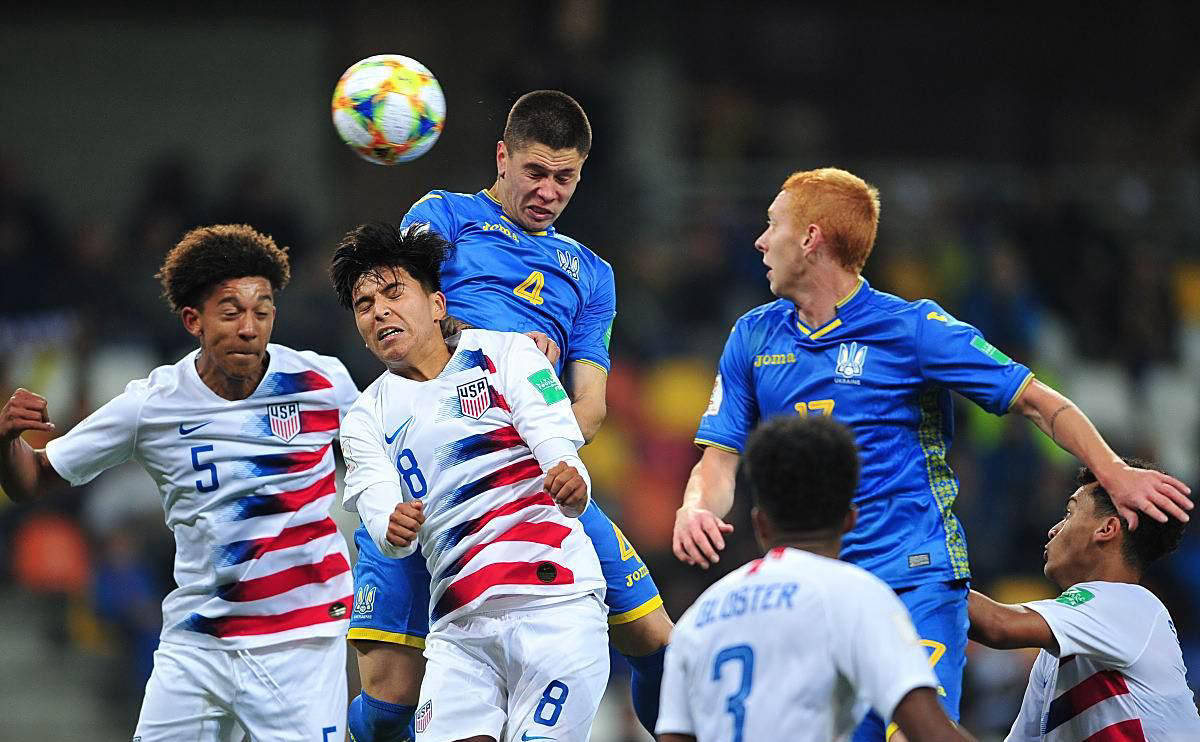 荷兰国家队夺得惊险胜利晋级 荷兰国家队夺得惊险胜利晋级