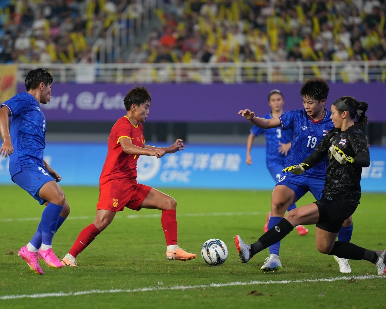 国内足球联赛中一场精彩对决！