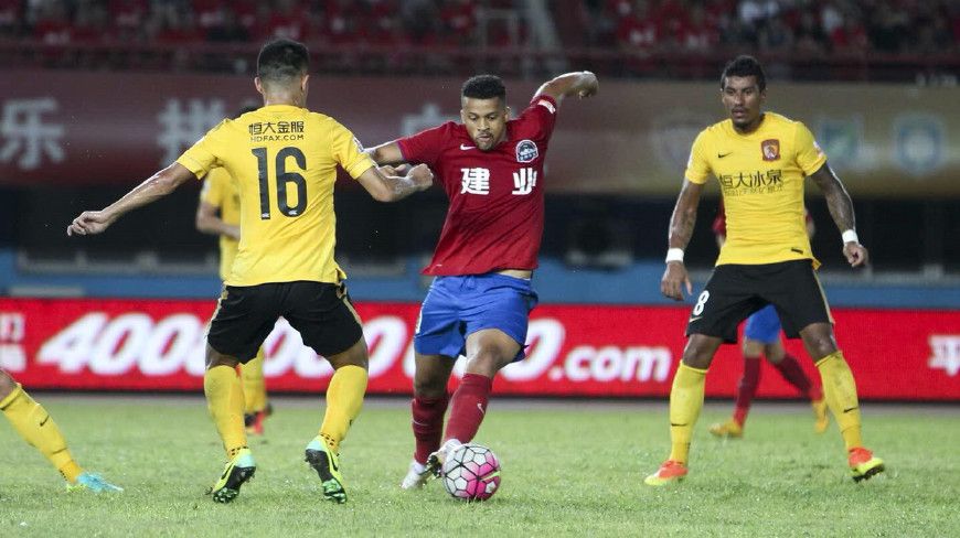 建业惨败恒大，遭遇三轮连败走势堪忧
