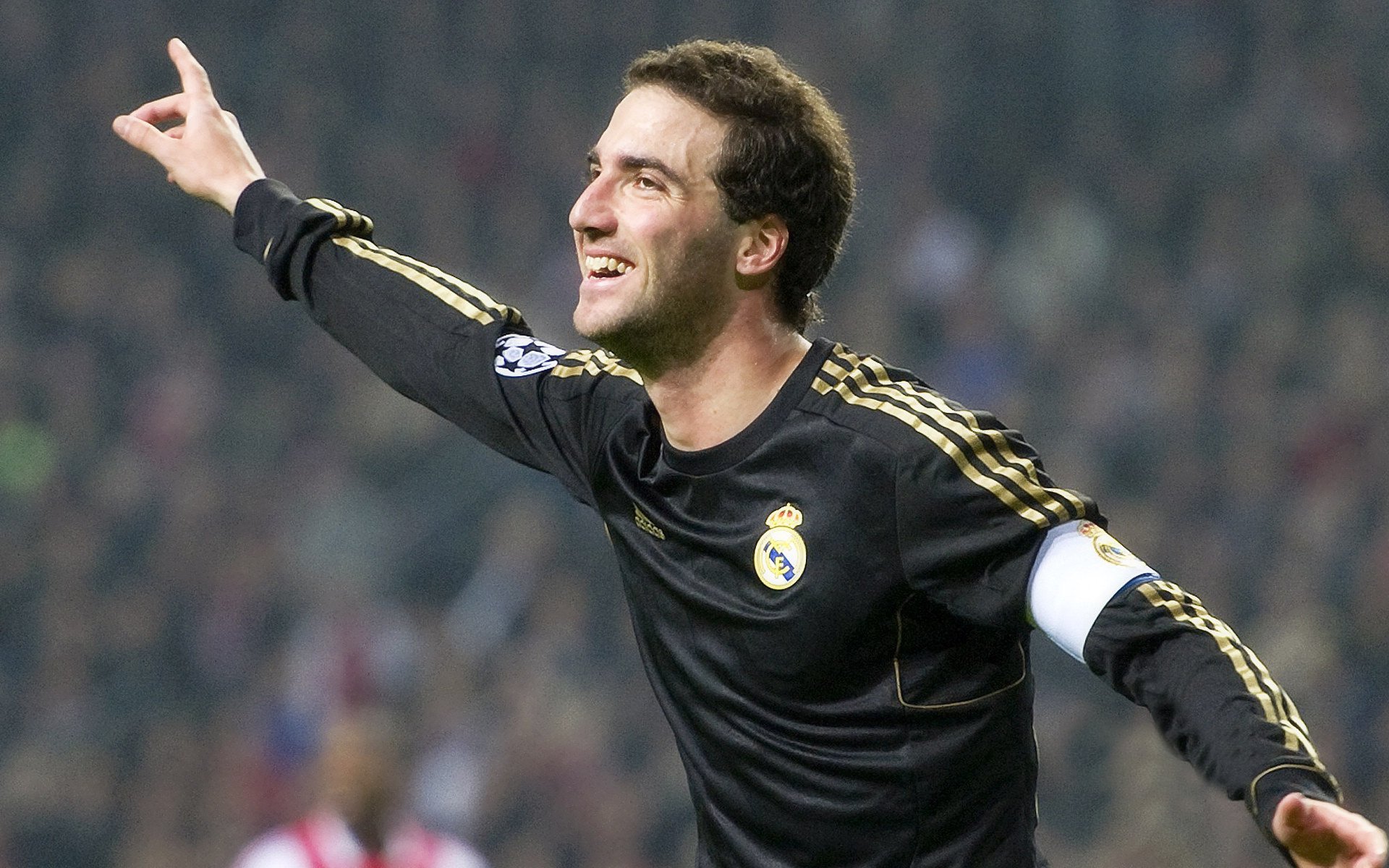 赛道与球场，当F1引擎轰鸣遇见勒布朗的传奇之夜