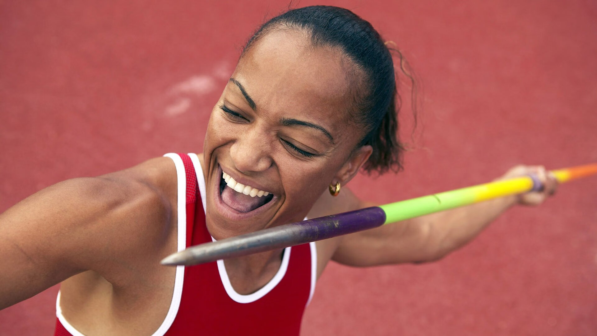 黄蜂压哨绝杀雷霆，F1年度争冠战场的意外隐喻