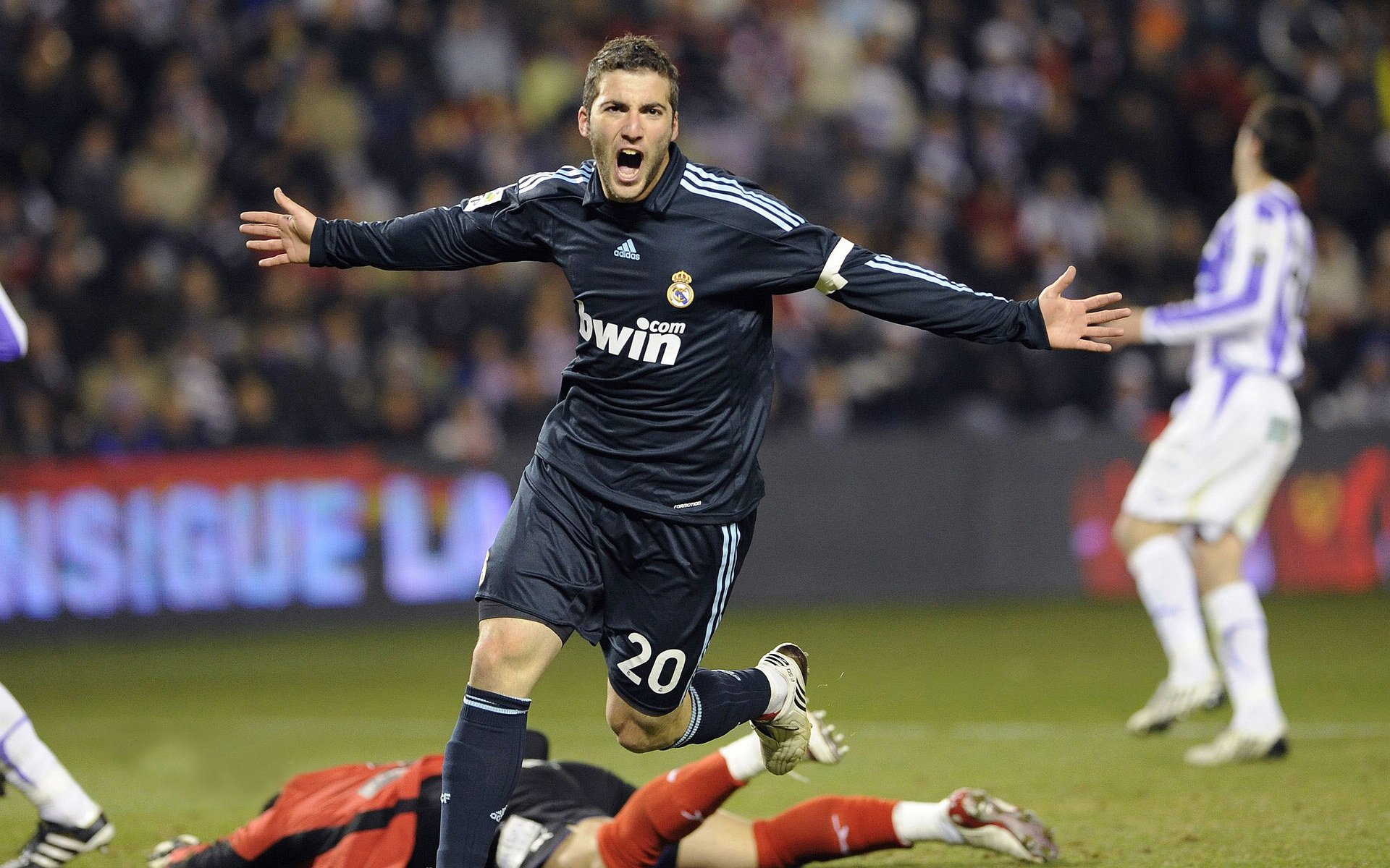 奥纳纳爆发！那不勒斯决胜局惊险带走委内瑞拉，诠释足球唯一性魅力